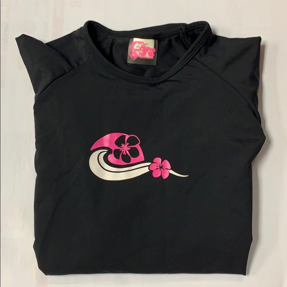 BNWOT🌸Long sleeve rash hard with small design